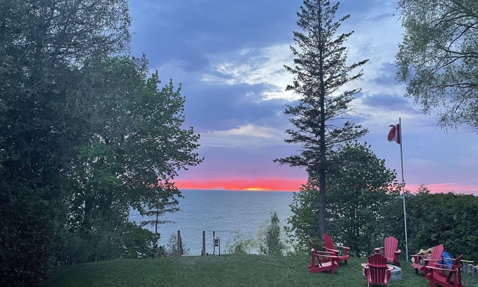 Dashwood Cottage | LAKEFRONT Beach House - Private Beach