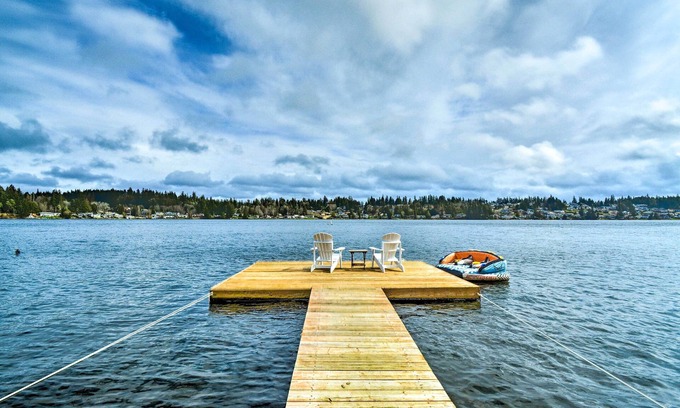 West Hills House | Lakefront Bremerton Vacation Rental w/Deck!