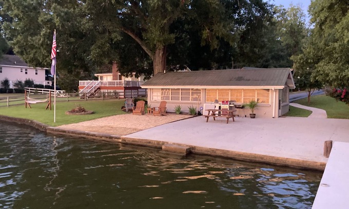 Greenwood Cabin | Lakefront Cabin on Lake Greenwood