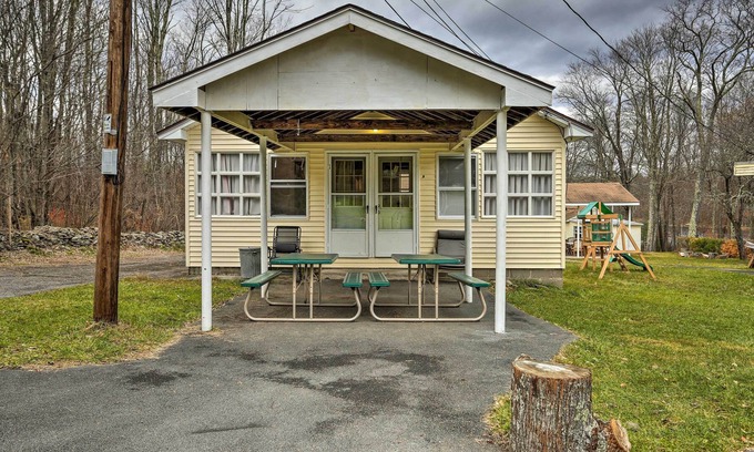 Ellenville Cabin | Lakefront Cabin w/ Canoes + Swimming On-Site