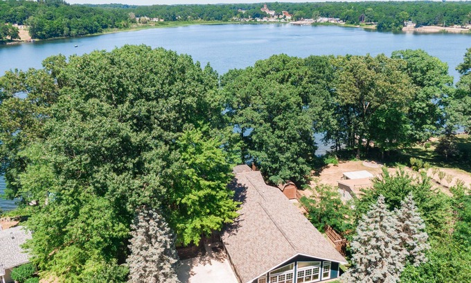Cassopolis House | Lakefront Cedar Lodge Sandy Beach + Wheelchair Friendly + 47 Wooded Acres!
