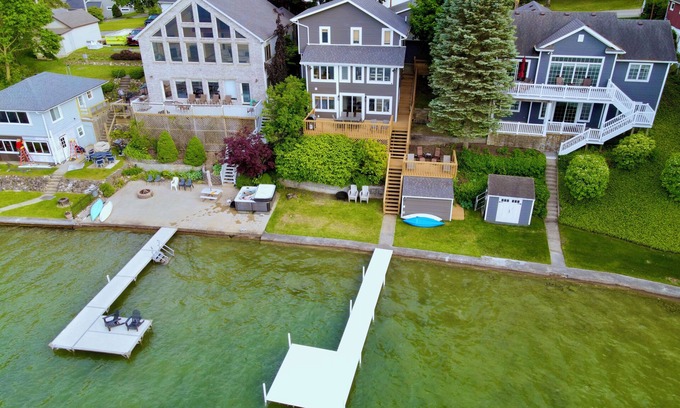 Angola House | Lakefront Cottage at Crooked Lake, Indiana to sleep 10-12