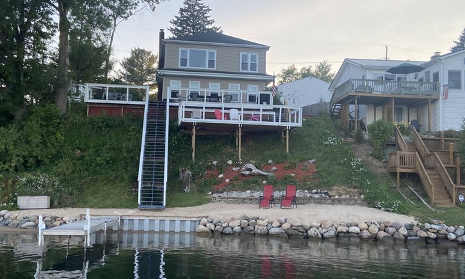 Harrison Cottage | Lakefront Cottage- big enough for your family, plus more!
