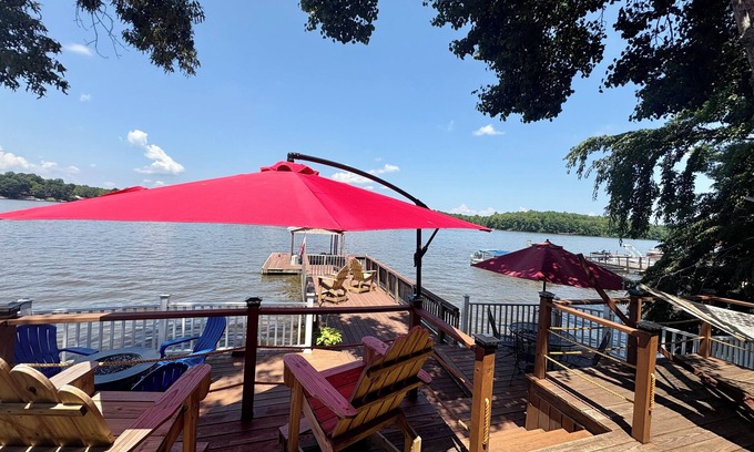 Southmont House | Lakefront cottage-gas fire pit, hammock, kayaks, gorgeous views & ramp access!