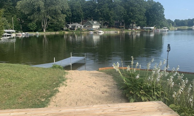 Paw Paw Cottage | Lakefront Cottage!