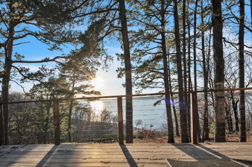 Moodys House | Lakefront Escape on Lake Hudson cabin