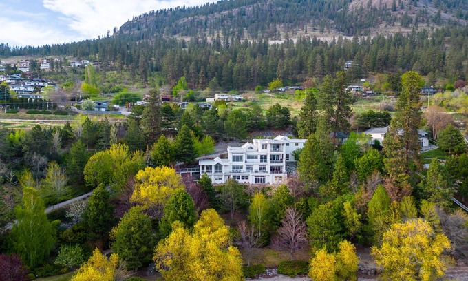 Central Okanagan House | Lakefront Estate on Lake Okanagann