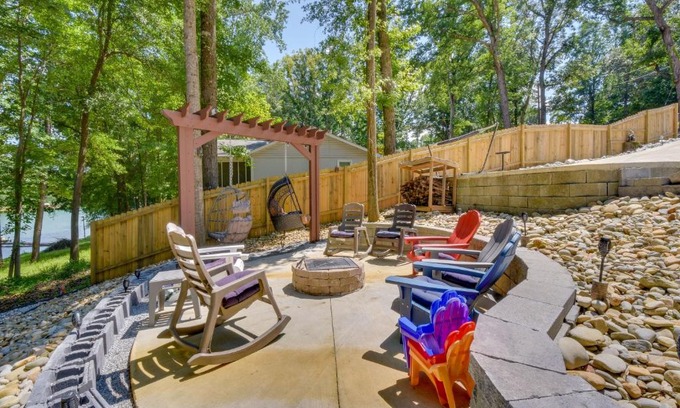 Fair Play House | Lakefront Fair Play Vacation Rental, Pets Welcome!