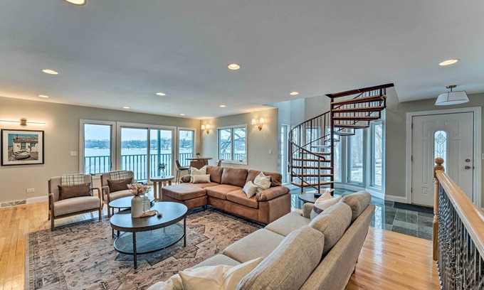 Powers Lake House | Lakefront Genoa City Home w/Private Beach