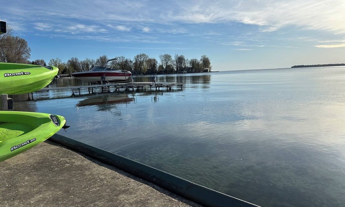 Alcona Cottage | Lakefront Getaway! Relax & UnwindnPerfect getaway 1 hour from Toronto