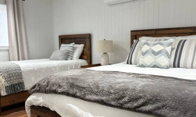 Gravenhurst Cabin | Lakefront Getaway Sparrow Lake Muskoka Beach House