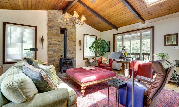 Glen Ellen Cabin | Lakefront Glen Ellen Cabin w/Views Near Wineries!