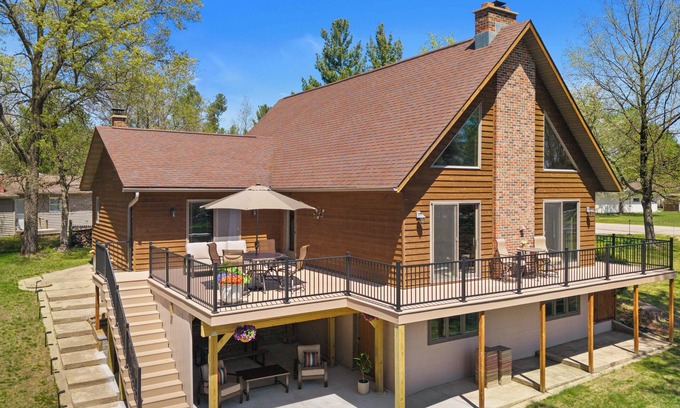 Nekoosa House | Lakefront Home w/sandy beach near WI Dells! Make forever family memories here!