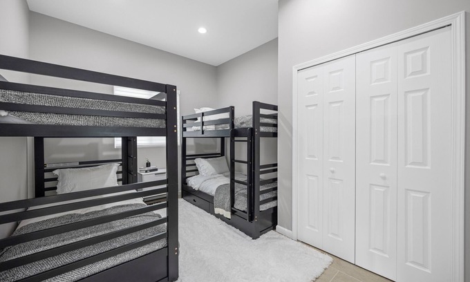 White Lake House | Lakefront Hot Tub, Beach & More!