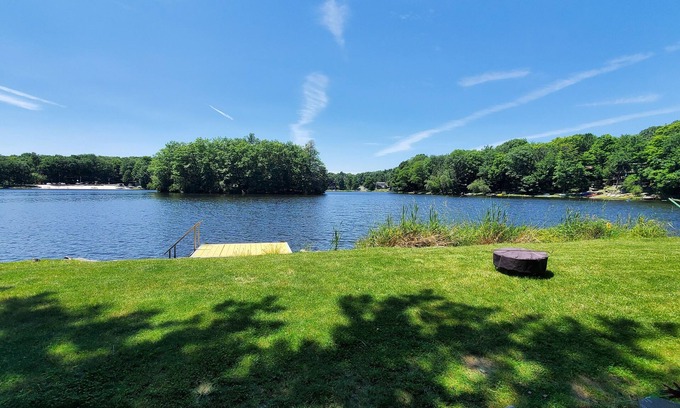 Wallenpaupauk Lake Estates House | Lakefront House- The Peacock