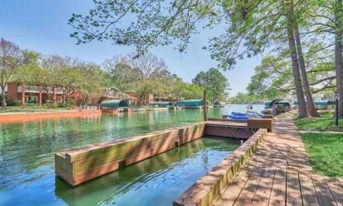 Walden on Lake Conroe House | LakeFront, Kayaks,Grill, Boat Dock, Deck, Netflix