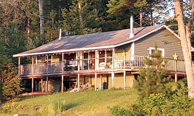 Lower Ohio Cottage | Lakefront Living in a Sunset Cove with kayaks