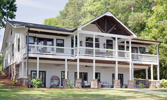 Lake Oconee House | Lakefront Lux: Spa, Dock, Game Room, Fire Pit, Boat Rental, Pet Friendly