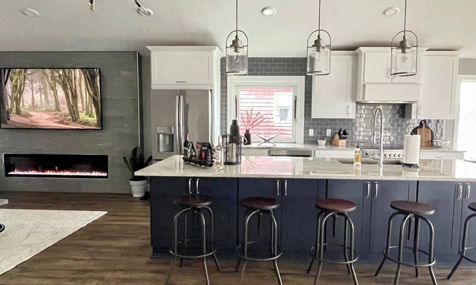 Three Rivers House | Lakefront Luxury Living: Chef's Kitchen, Fire Pit, Stunning Views & Boat Rental