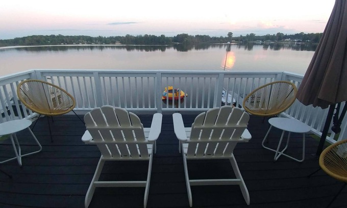 Ogemaw County Cottage | Lakefront Mökki: Family and pet-friendly fun with private lake access