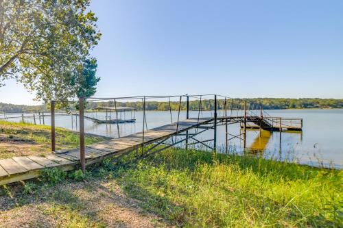New Concord House | Lakefront New Concord Paradise with Screened Porch!