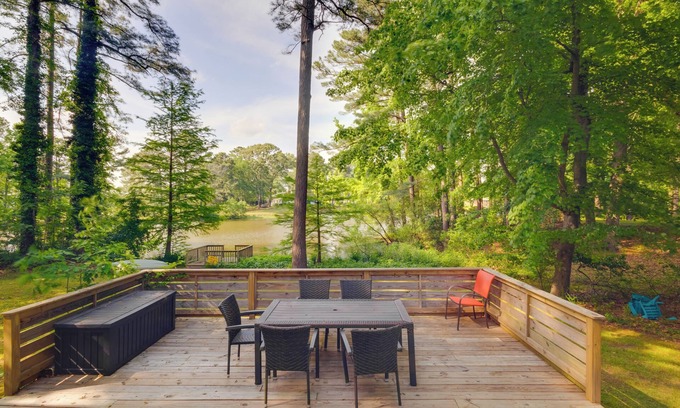 North Newport News House | Lakefront Newport News Home, 6 Mi to City Center!