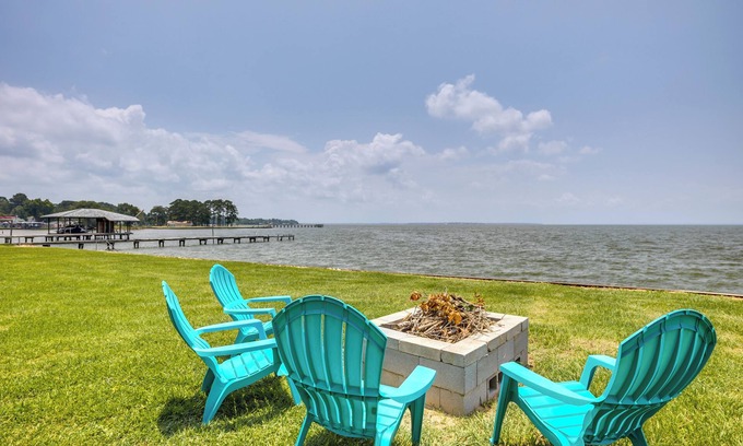 Onalaska House | Lakefront Onalaska Home w/Screened-In Porch!