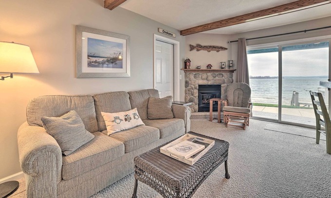 Onekama Condo | Lakefront Onekama Condo w/ Seasonal Pool!
