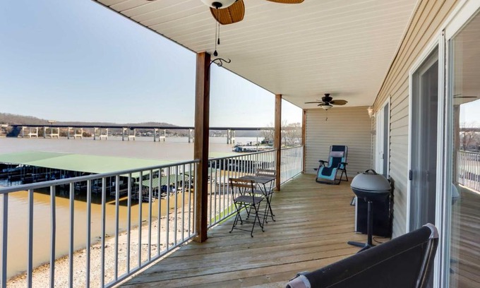 Camdenton Apartment | Lakefront Ozark Condo with Spacious Balcony!