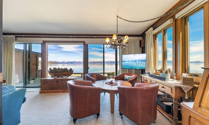 Tahoe Tavern House | Lakefront|Pool|Pier|Bouys|Pickleball|Walk to town