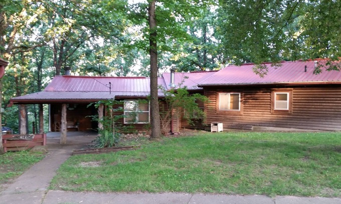 Flemington House | LAKEFRONT PREMIER rustic cabin on quiet cove, west side of Pomme de Terre Lake