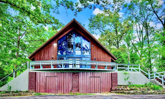 Meridian House | Lakefront Privacy : Pet Friendly, Hot Tub, Private Fishing Lake, Boats, Private!