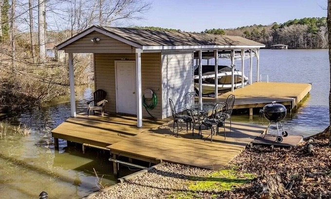 Wise House | Lakefront, Private Dock, Quiet Cove- Lake Gaston-nNew Rental as of 2024