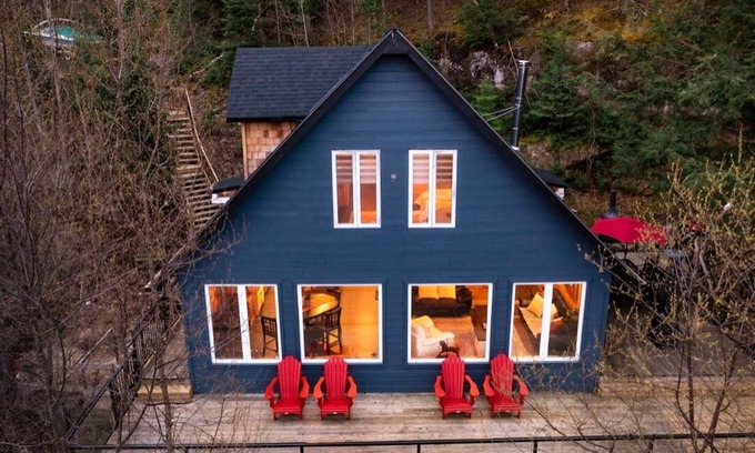Algonquin Highlands Cottage | Lakefront Retreat & Panoramic Views With Hot Tub and Sauna
