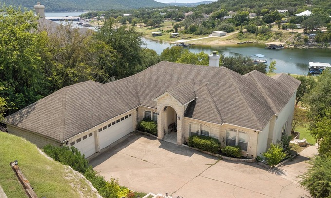 Leander House | Lakefront Retreat and Boat Dock-Lake Travis near Volente