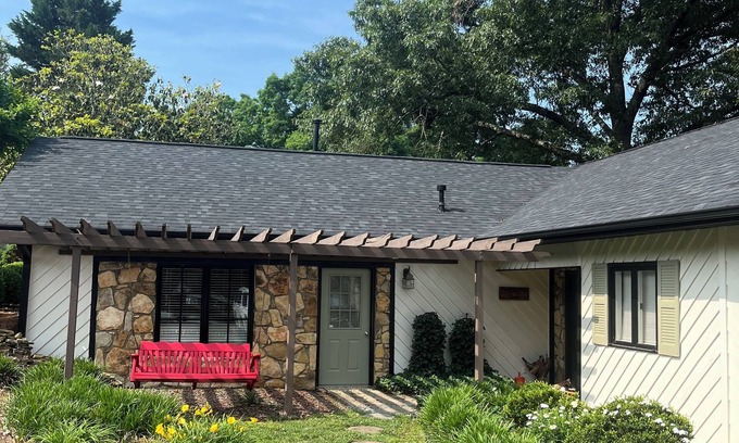 Monroe House | Lakefront Retreat-Fishing/GameroomnTwiTTy TiMe