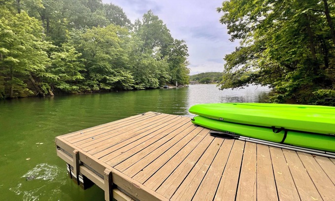 Bella Vista House | Lakefront Retreat - PrivatenDock + Kayak Rentaln - Remodeled - Family Friendly