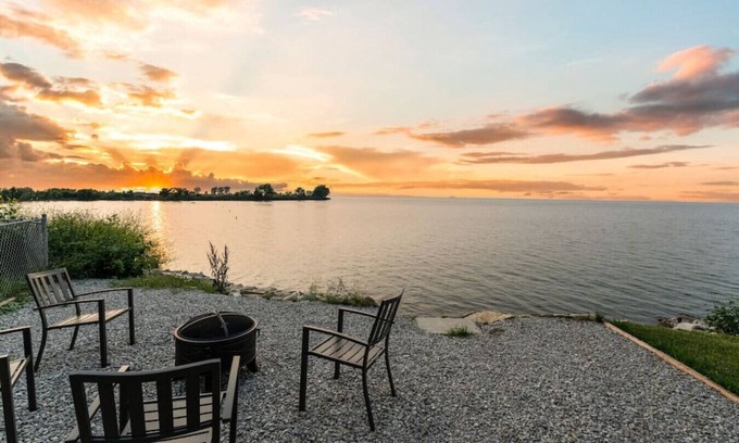 Lorain House | Lakefront Retreat - Serene escape on Lake Erie! Amazing Views! Lorain OH