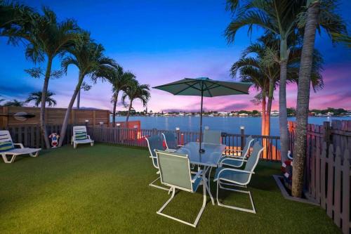 Fort Lauderdale House | Lakefront Retreat Villa Water View Fishing Casino