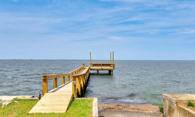 Russellville House | Lakefront Retreat w/Game Room & Private Dock!