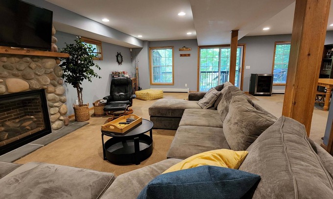 Athens Ski Chalet | Lakefront w/Dock! Family Friendly Amenities, Close to skiing and Hudson, NY