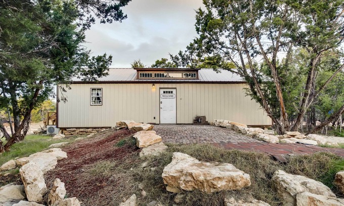 Lakehills Cabin | Lakehills Cabin with Fire Pit, Near Medina Lake!