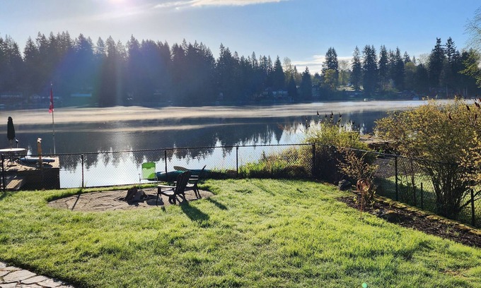 East Renton Highlands House | LakeHouse Getaway