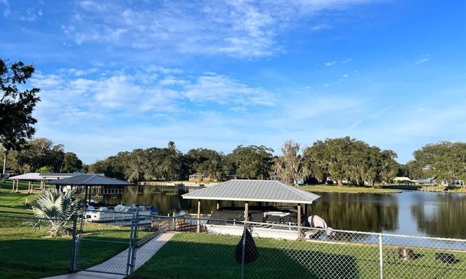 Highland House | Lakehouse on lake Istokpoga. Separate inlaws quarters, 10 minutes from Raceway