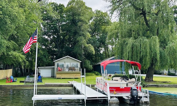 Valparaiso House | Lakehouse with Pontoon, Deck, Firepit, Paddle Boards, Grill & more INCLUDED!