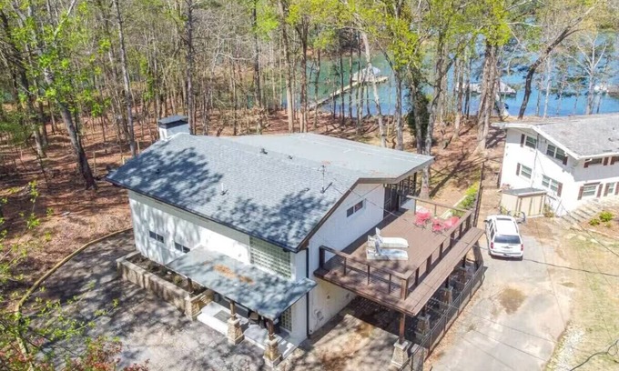 Flowery Branch House | LakeLanier, Luxury, Lakefront, Boating, Hot Tube, Games, Family, Friends, Hiking