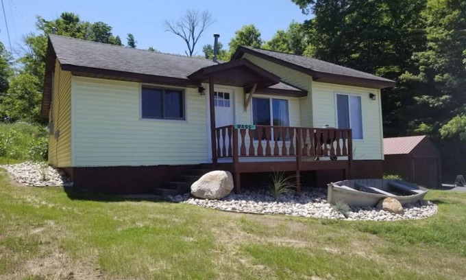Ludington Cottage | Lakelure Cottages - Bass