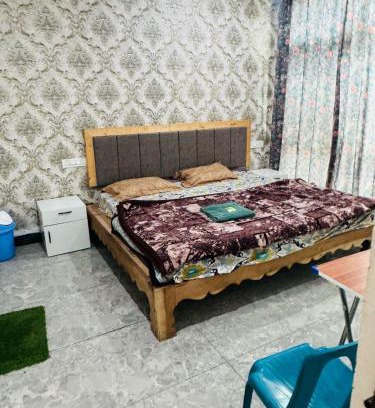 Dal Lake House | Lakes and peaks