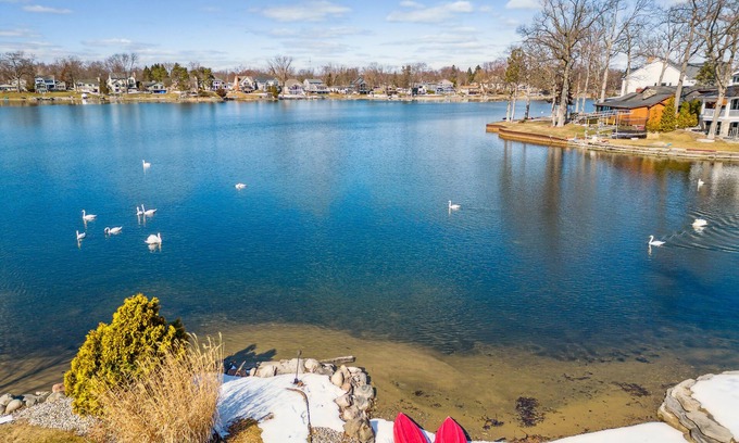 Wolverine Lake House | Lakeside Bliss Awaits!