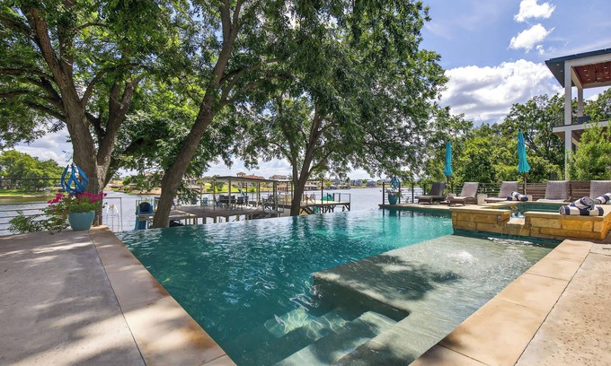 Kingsland House | Lakeshore Landing | Concierge Services